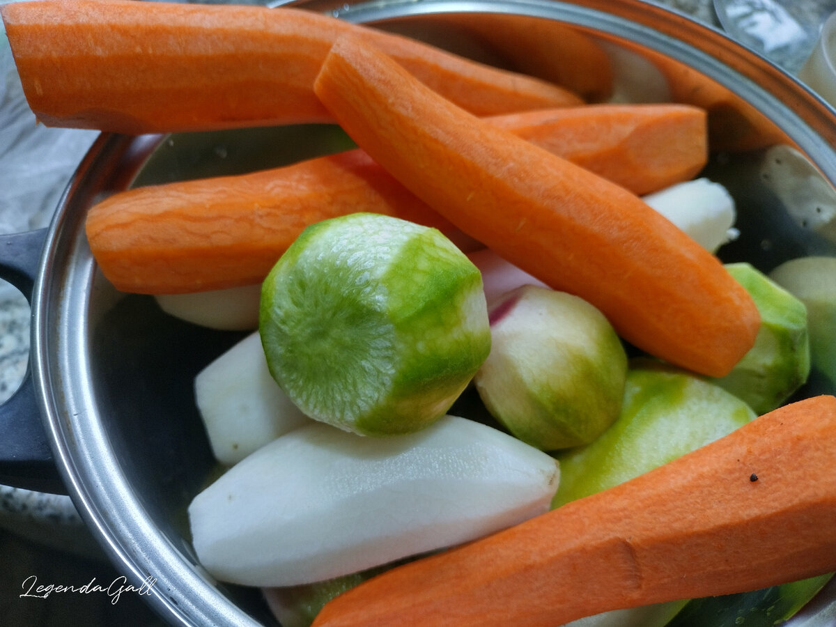 Заготовки на салат. Готовый не снимала.
