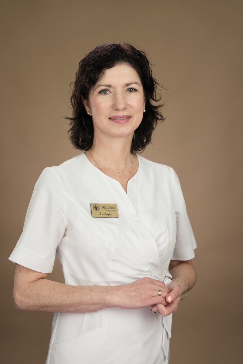  Эльвира - менеджер по работе с пациентами.