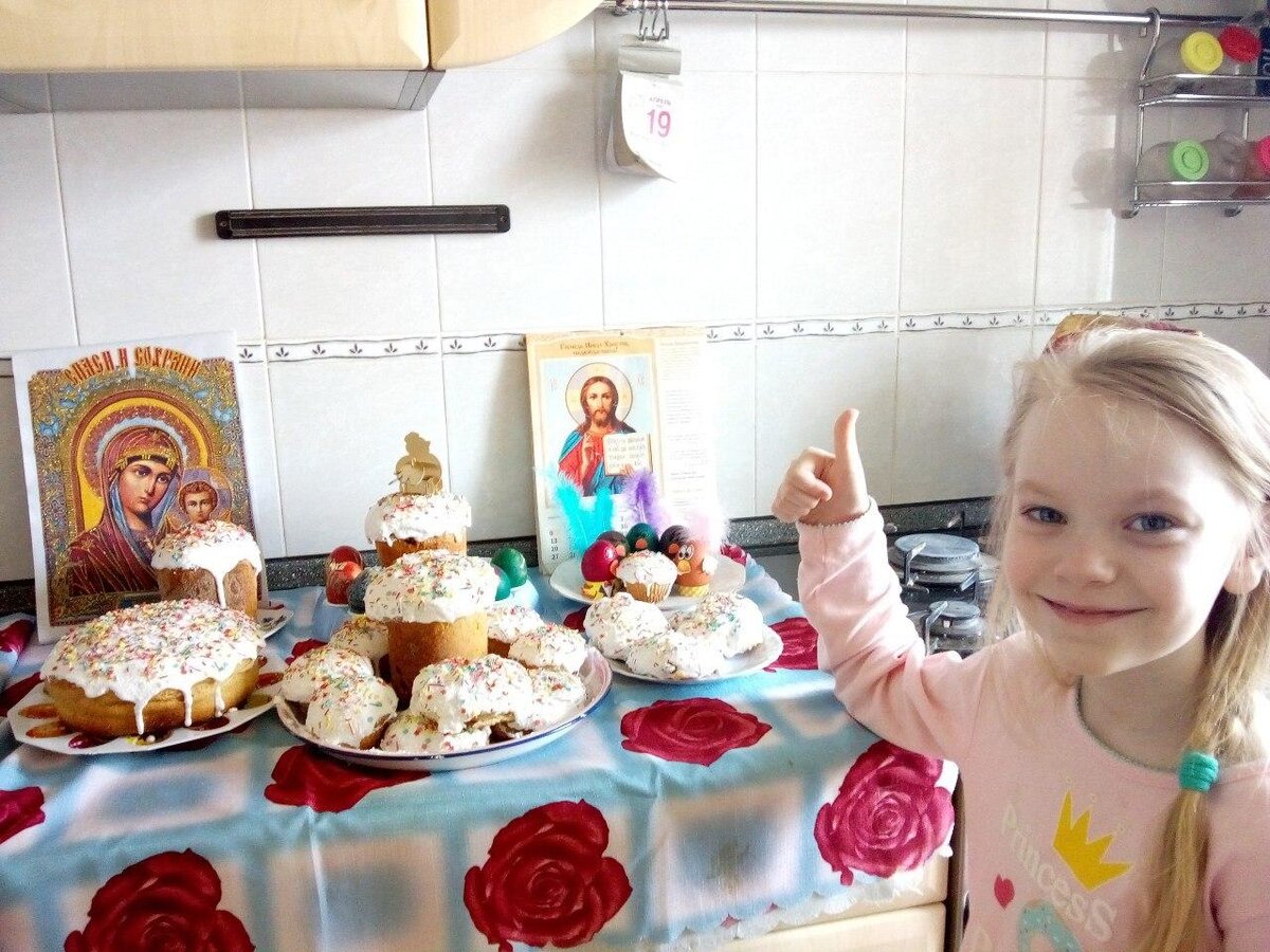 Дочка и куличики