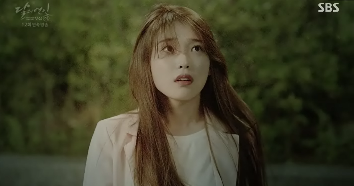 Это еще не Су, а первоначальная ее версия - косметичка из шопинг-молла Го Ха Джин. Противопоставить ее будущему великому монарху - смелый ход, вполне себе в дорамном стиле. 