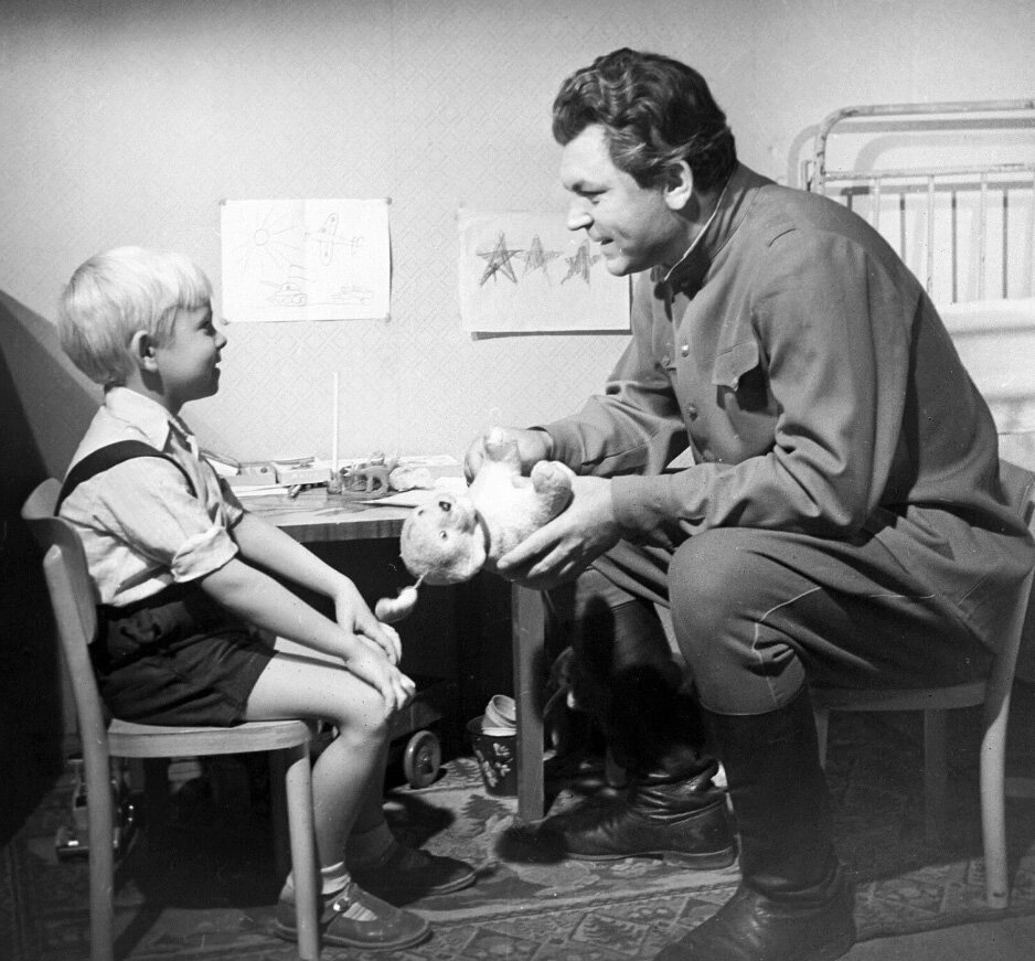 Кадр из фильма "Сережа" (1960)