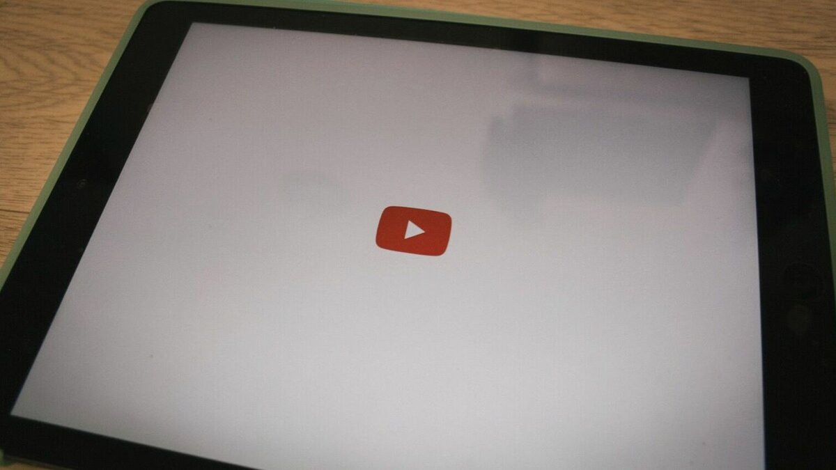     Жители России жалуются на сбои в работе YouTube. Проблемы зафиксировали в Москве, Санкт-Петербурге, Новосибирске и Кемерово. Об этом свидетельствуют данные сайта Brand Analitics.