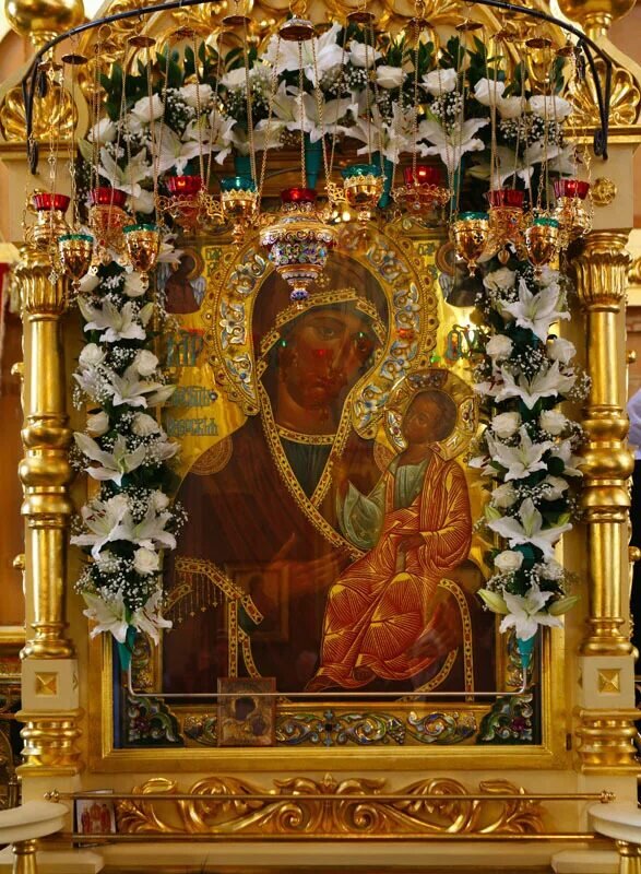 Иверская икона Божьей Матери, которая находится в Московском Николо-Перервинском монастыре в Иверском соборе