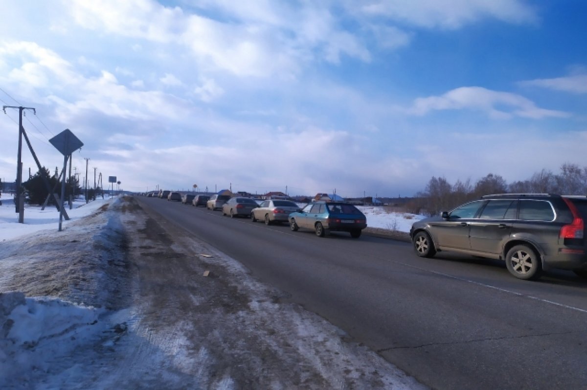    В Надеждинском районе в обоих направлениях движения собралась дикая пробка