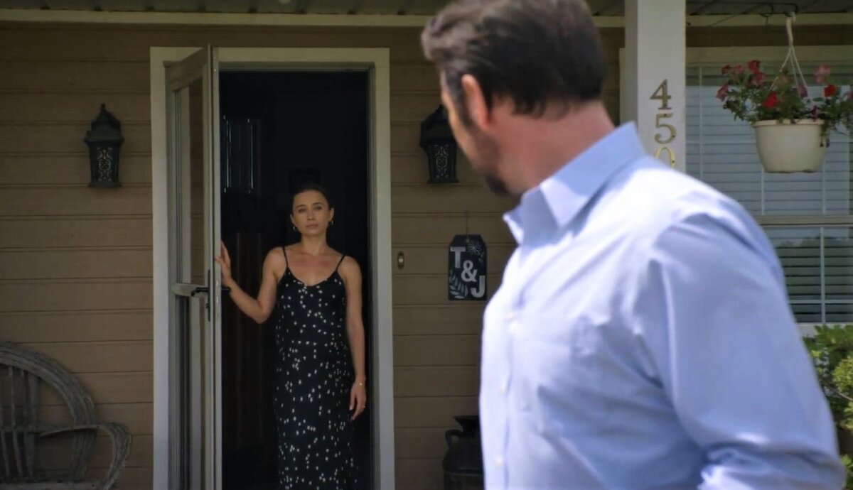 Скриншот из триллера "Black Bags".