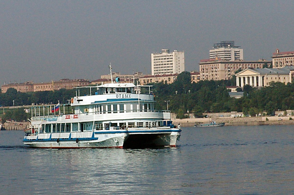    Таким мы запомнили катамаран «Отдых». Его ещё можно вернуть на воду – судно сохранилось.