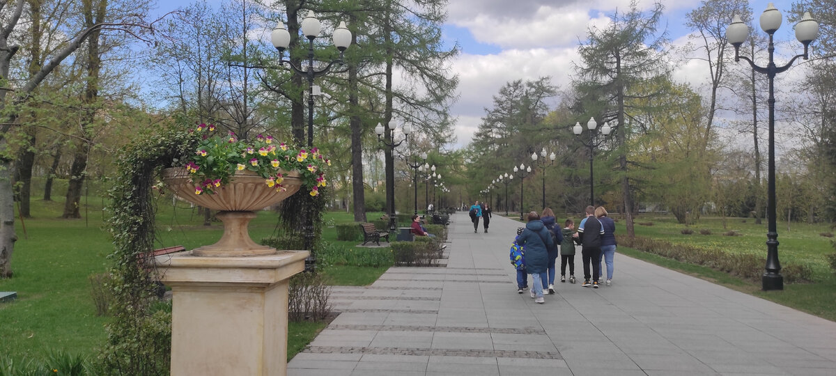 Вход в один из парков Москвы. 