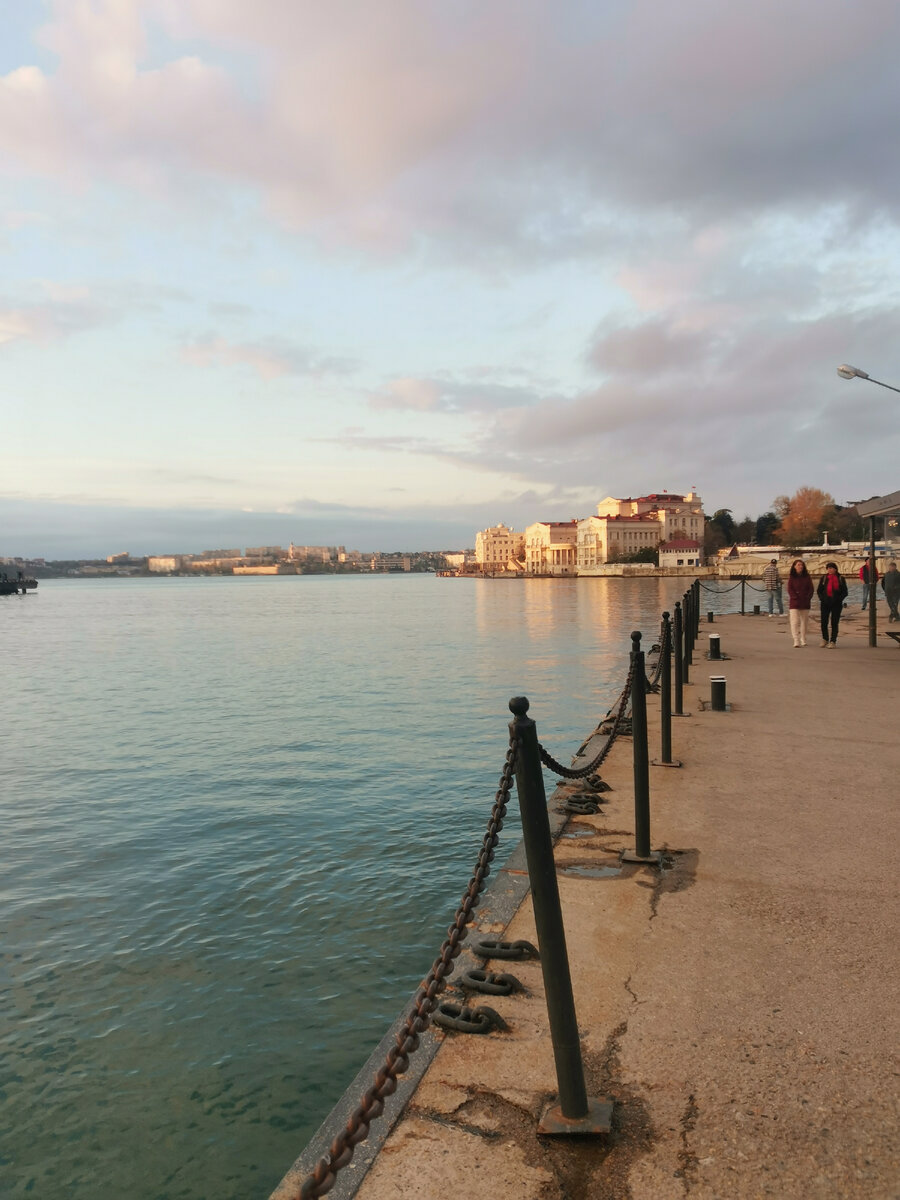 Арт-Бухта в г. Севастополь, где я сейчас готовлюсь к весенней школе "Психология пространства: исследуем город Севастополь"