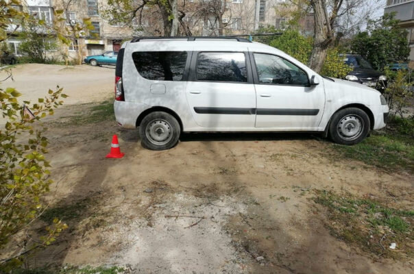    На месте ДТП (фото: специалист по связям со СМИ Межмуниципальный отдел МВД России «Камышинский»)