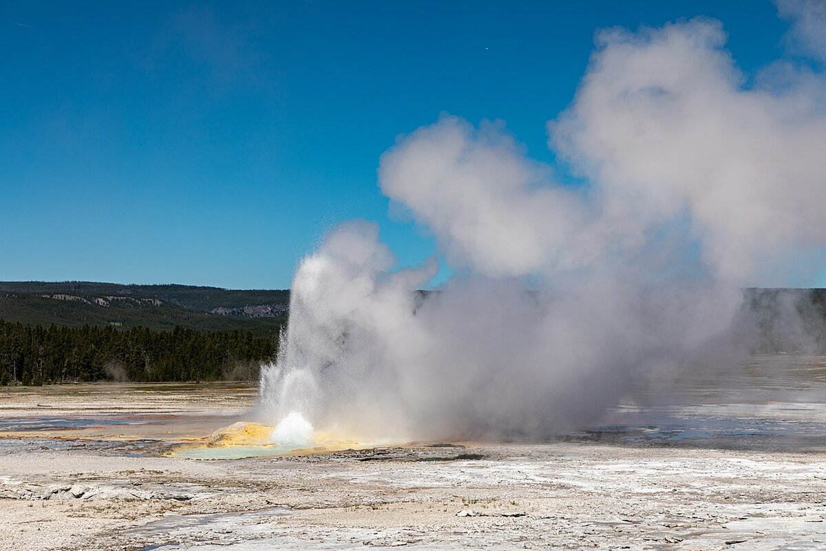 Yellowstone National Park Geysers. Водяной пар картинки. Фонтан Гейзер в Чехии. Пар фото водяной. Кипишь поднялась