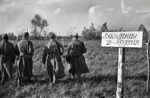 Советские солдаты в Восточной Пруссии 
