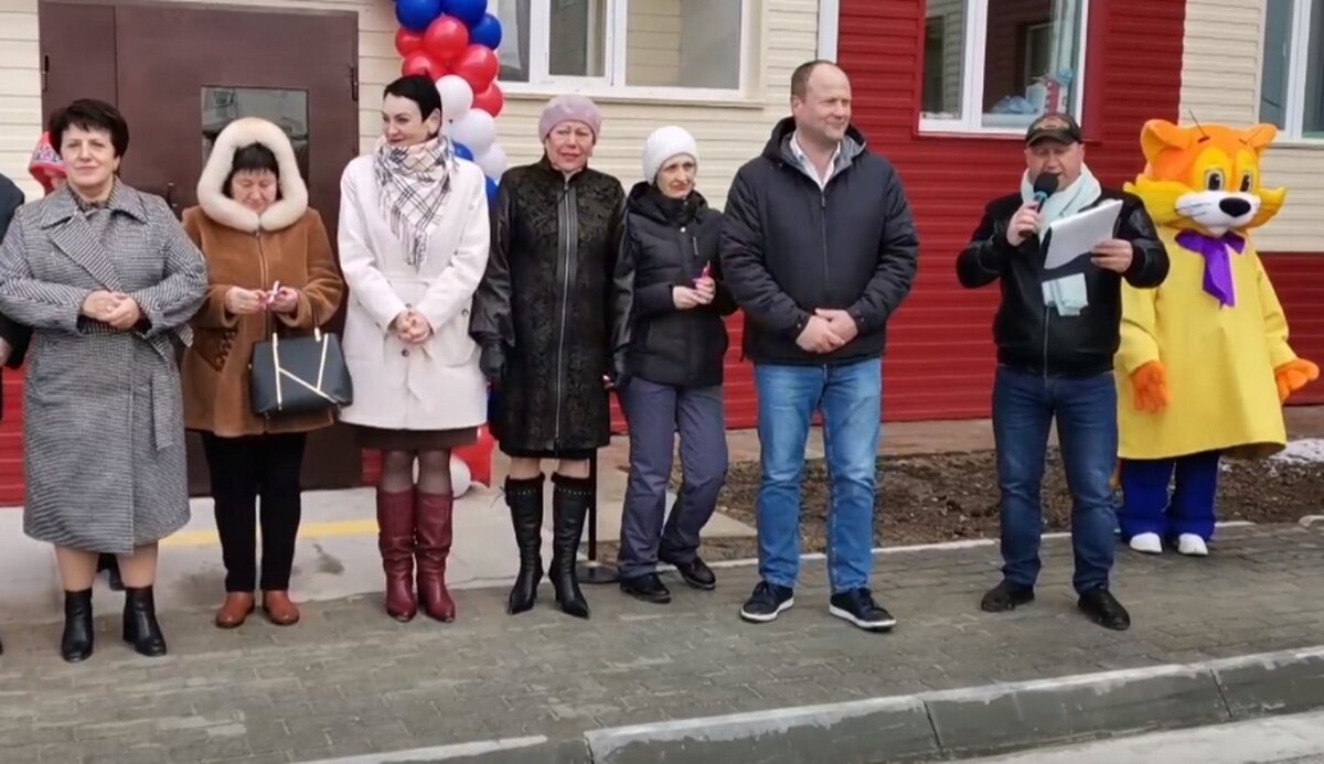    В Пойковском чиновники раздали очередникам ключи от квартир в новом доме капитального исполнения