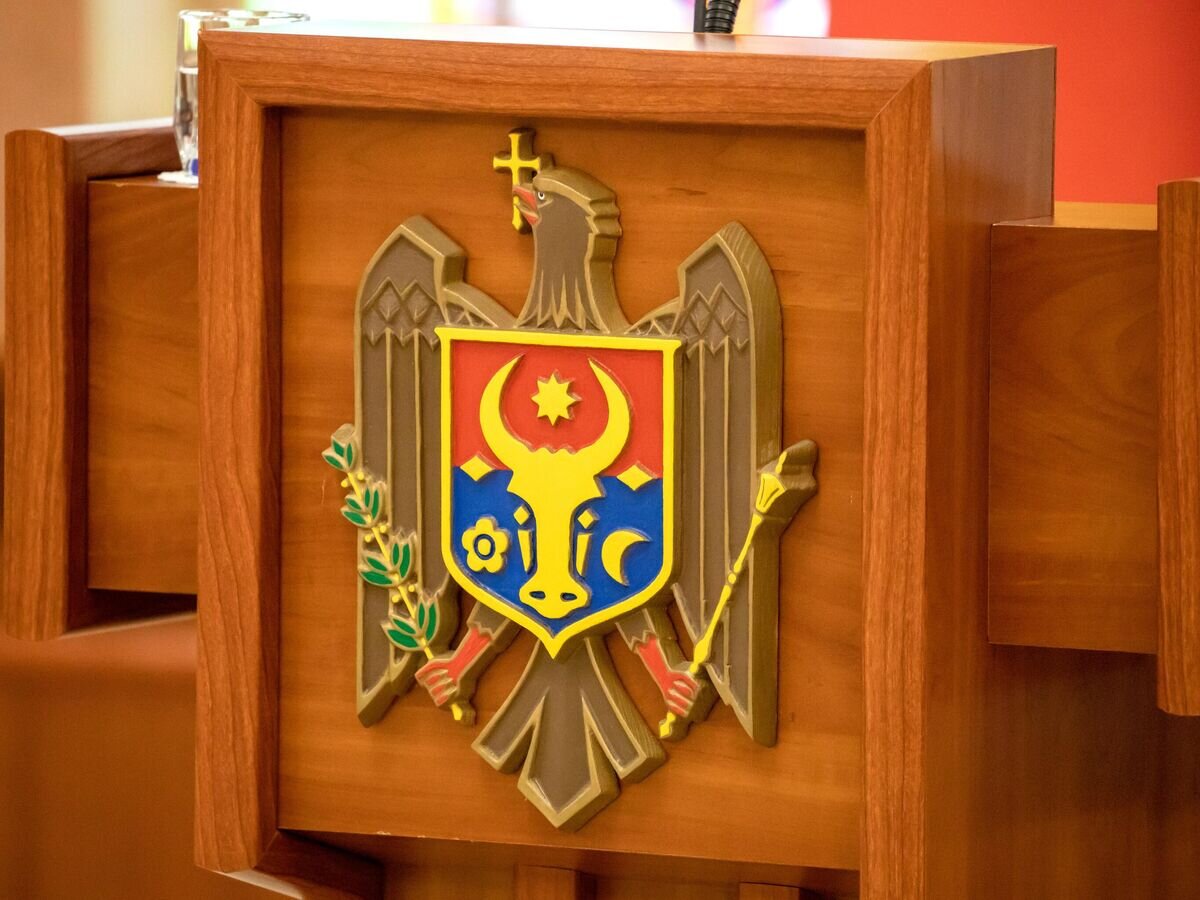    Герб Молдавии на трибуне перед началом брифинга в Кишиневе© Sputnik / Родион Прока