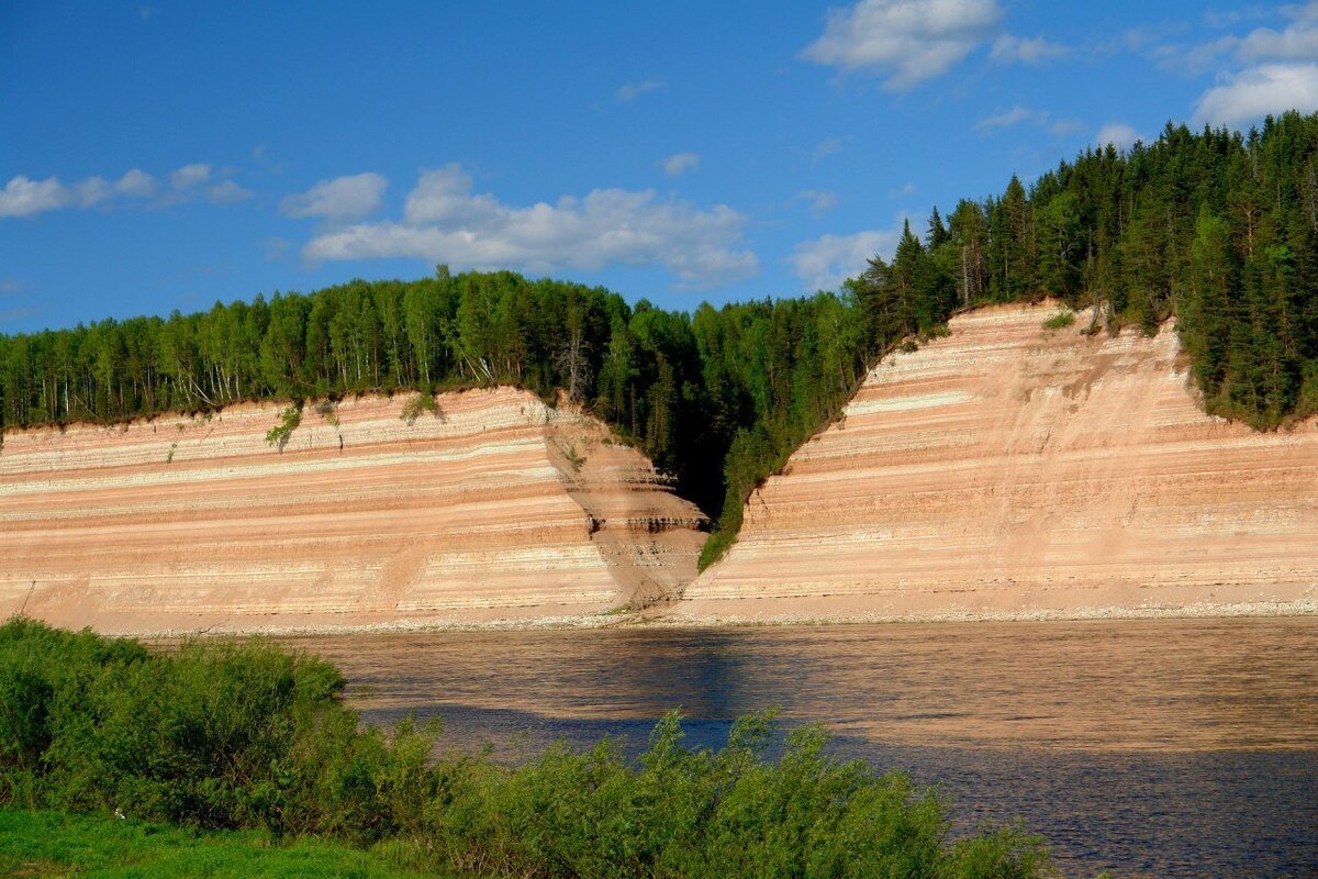 камень лось на реке сухоне