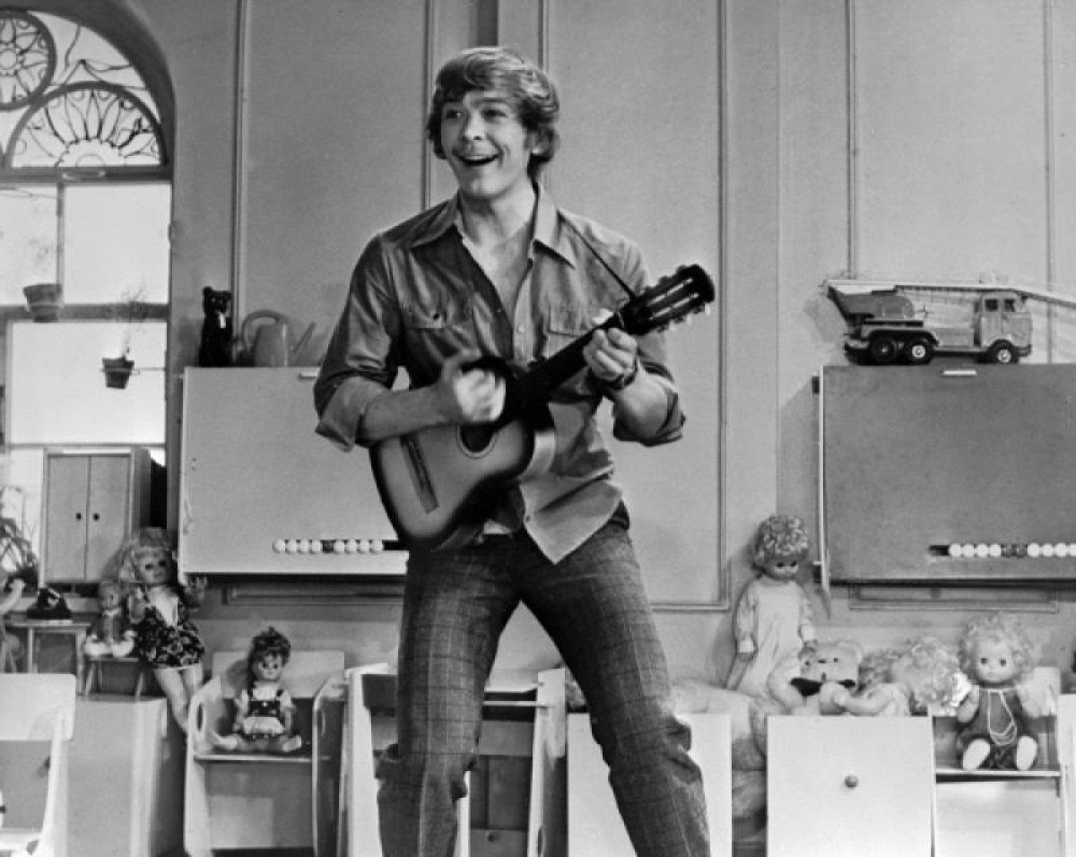      Кадр из фильма "Усатый нянь".