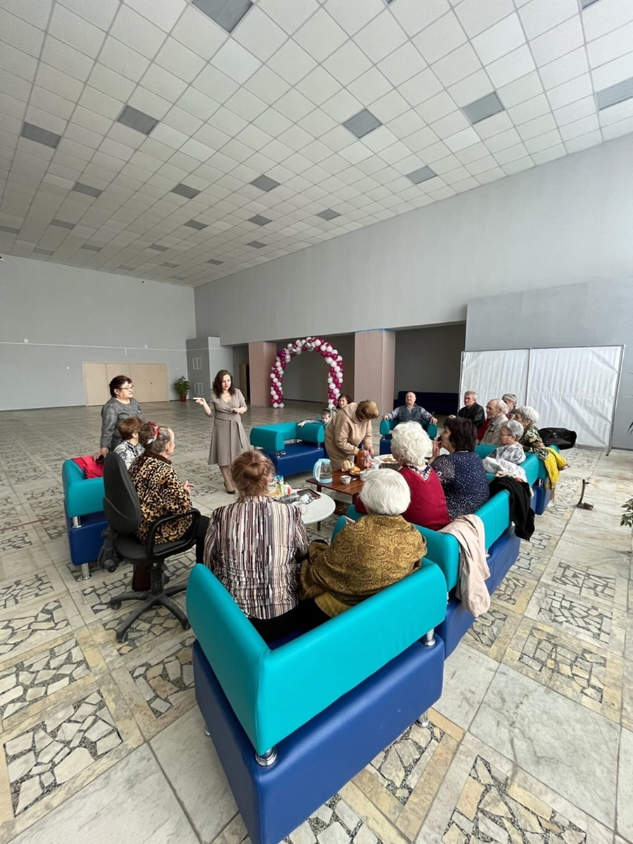 В теплой  дружественной обстановке. ..