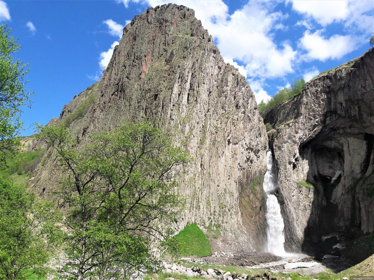 Экскурсия в урочище Джилы-Су: дорога, водопады, Эльбрус и скалы в фото и  отзыве от туриста | Туристер.Ру | Дзен