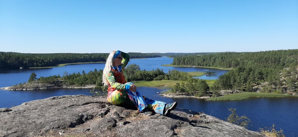 А вы думали, что в сказку не попадешь? Не тут-то было! Попадешь, да еще в какую! Хотите провести незабываемый отпуск, с яркими эмоциями и впечатлениями?  А ещё найти вдохновение  и увидеть потрясающе удивительные уголки нашей России?
Я приглашаю вас в Карелию!
