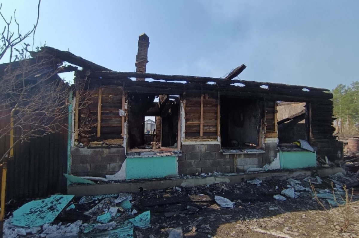    Четыре частных дома сгорели в ночном пожаре под Тюменью в селе Салаирка