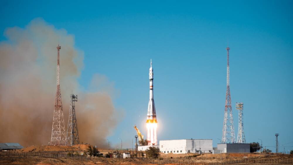 Для полета выбрали космический корабль «Союз МС-19». Источник: Yellow, Black and White