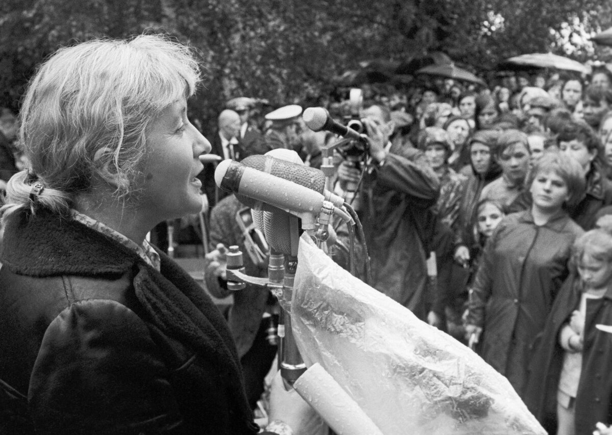    Поэтесса Юлия Друнина читает свои стихи