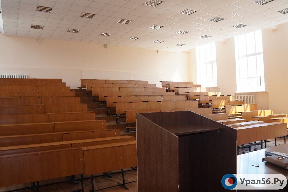    В Соль-Илецке уволили директора техникума за выплаты родственникам-подчиненным и выдачу сыну автомобиля, приобретенного в рамках нацпроекта