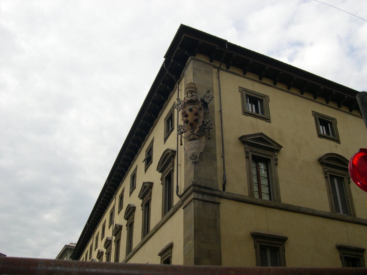 Герб Медичи. Фото автора. 