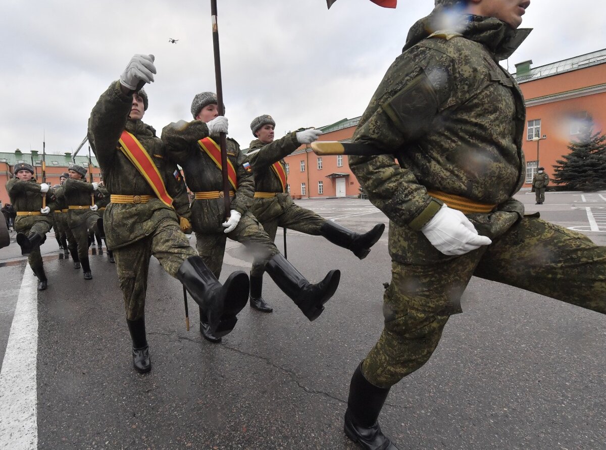 Военные сборы по закону не могут длиться дольше двух месяцев.  Фото: Komsomolskaya Pravda / Global Look Press / globallookpress.com