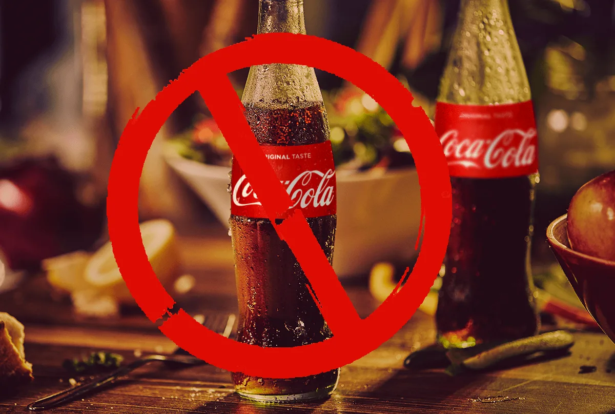 Почему пьют кока колу. Запрет колы. Кока кола запрещена. Против Кока колы. Кока кола под запретом.