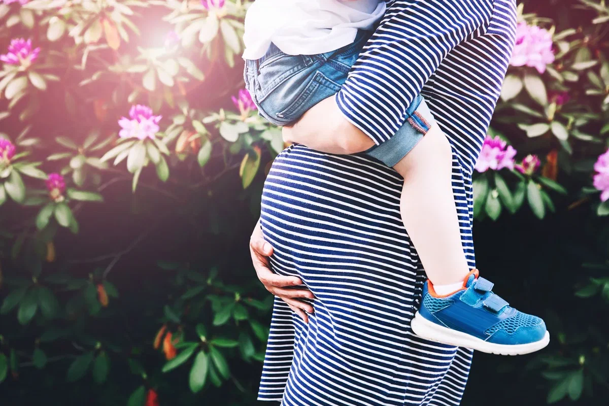 Про беременные мамы. Беременные фотосессии с детьми.