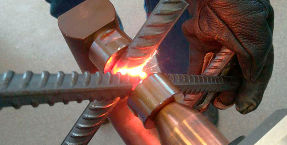 арматурный каркас перемычки 5 метров. сварка арматуры а500с. можно сваривать арматуру. арматура для фундамента. обвязка арматуры проволокой шаг.