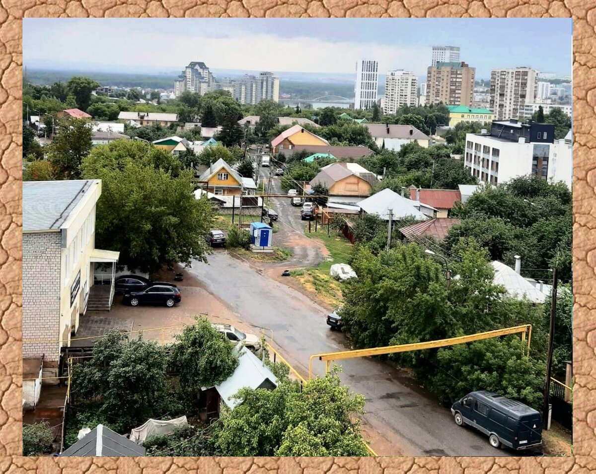 И среди города деревня