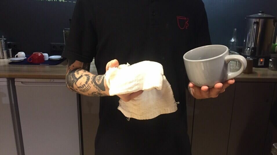     На сайте Госзакупки появился лот от Тюменского государственного института развития регионального образования. За 4 млн рублей сюда поставят мебель по индивидуальному проекту, в их числе подиум, барные и гримёрные столы.