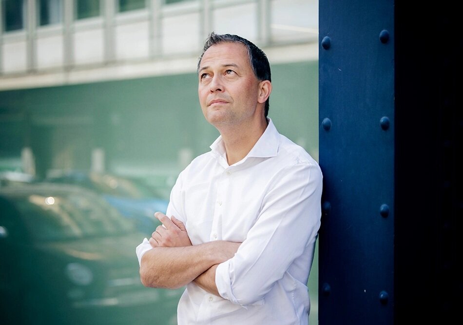 Председатель VLD Эгберт Лахаерт.Александр Миус