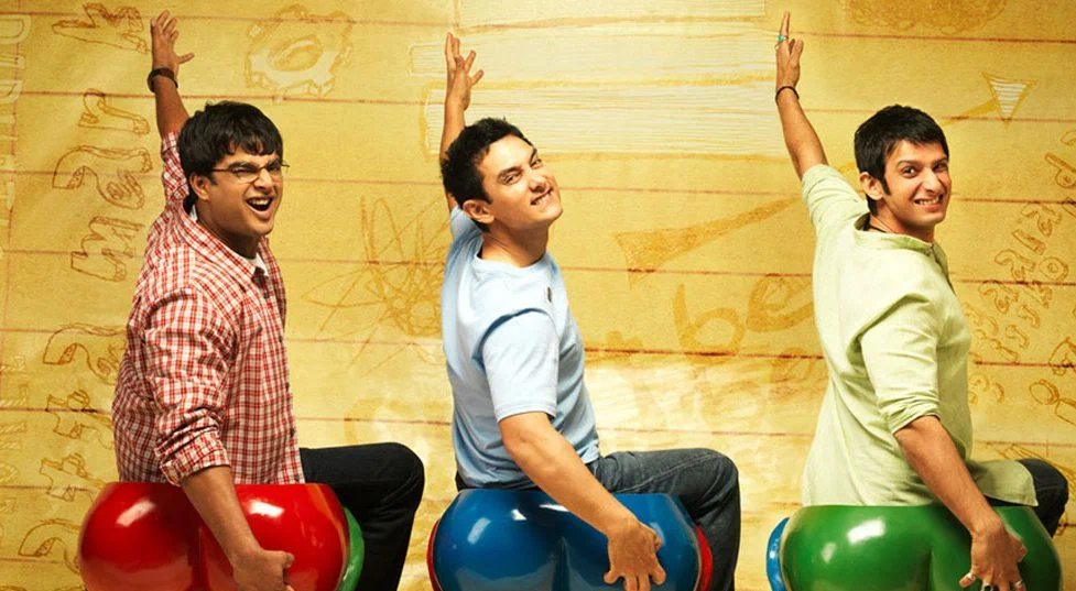 Друг индия. Три идиота (3 Idiots) {х/ф, Vinod Chopra Productions, 2009}. Фильм три друга Индия. Три идиота фильм Индия танец. Амир Кхан три идиота Пангонг.