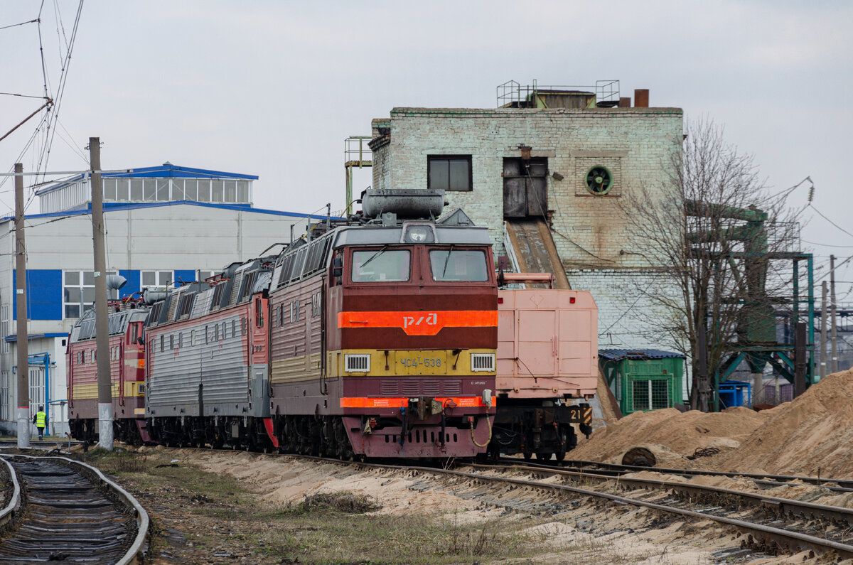 ЧС4Т-538 (ТЧЭ-41 Вязьма-Сорт). В сплотке с ЧС7-085 и ЧС4Т-378