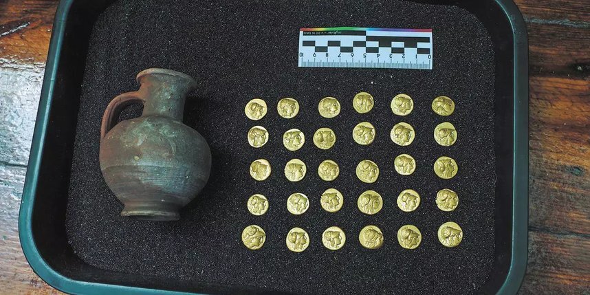    Клад, предположительно, был спрятан в обычном городском доме в последние два десятилетия IV века до н.э.Предоставлено Александром Бутягиным