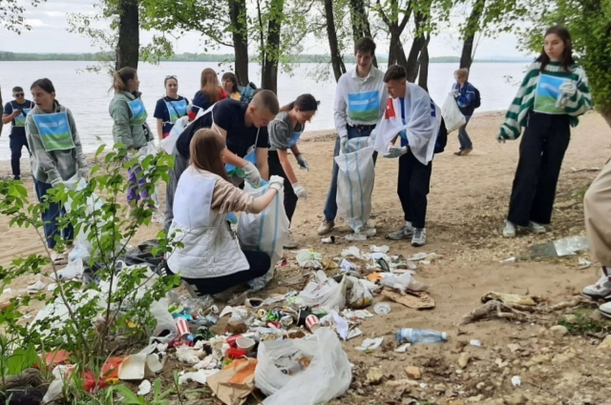    В День Волги жители Самарской области очистили от мусора берег родной реки