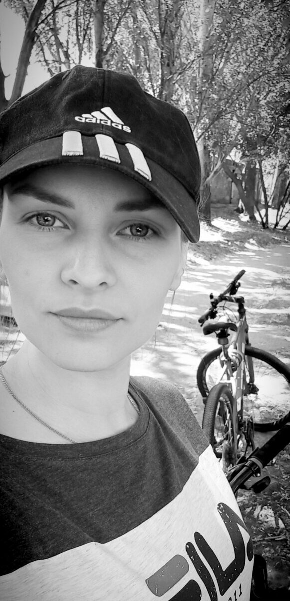 Час назад на лице блистала широченная улыбка.  А теперь всё 