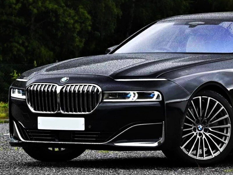    BMW анонсировала четыре версии электроавтомобилей и показала новую бортовую ОС