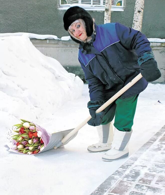 Баба с лопатой картинки смешные