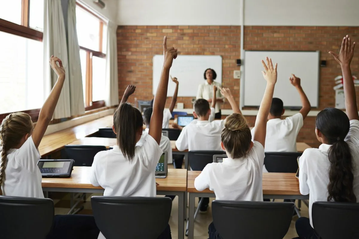 Урок в современной школе. Учитель на работе и дома. Two teachers work. Saturday jobs for School pupils.