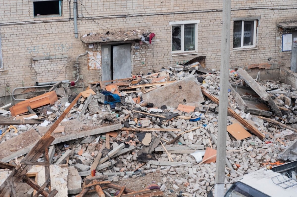    Вещи жильцов начали вывозить из пострадавшего от взрыва газа дома в Чите