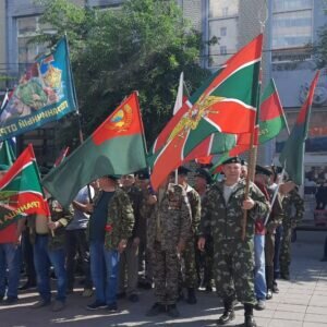  📷    Пограничники Оренбурга в свой профессиональный праздник прошли колонной по центру города Белов Михаил Александрович