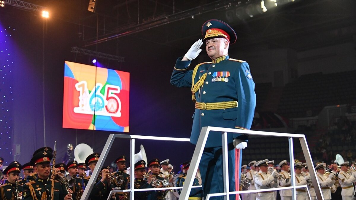     С 22 по 28 мая 11 площадках города прошли 14 выступлений, которые объединили более 700 музыкантов из 11 оркестров.