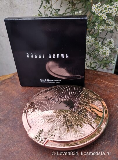 Упаковка пришла в картонной коробке с информацией о продукте