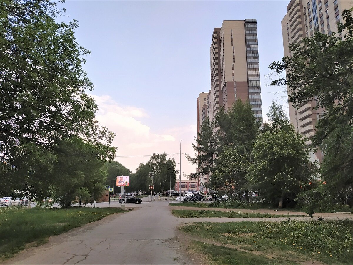 Улица Шаумяна (Екатеринбург). ЖК "Лига чемпионов"