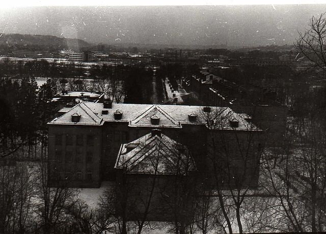 Здание учебного корпуса 108 гв.пдп,на 2 этаже слева был класс связи который я оформлял