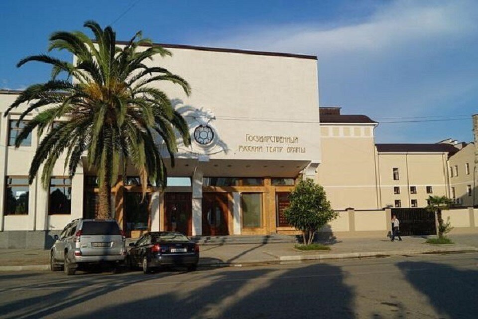     Труппа представит два моноспектакля