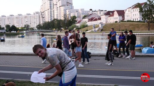 Пройдемся по хитам!! Ты летящий вдаль, вдаль ангел! Но ад стал союзником рая в ту ночь. Уличный музыкант поет на набережной. Cover